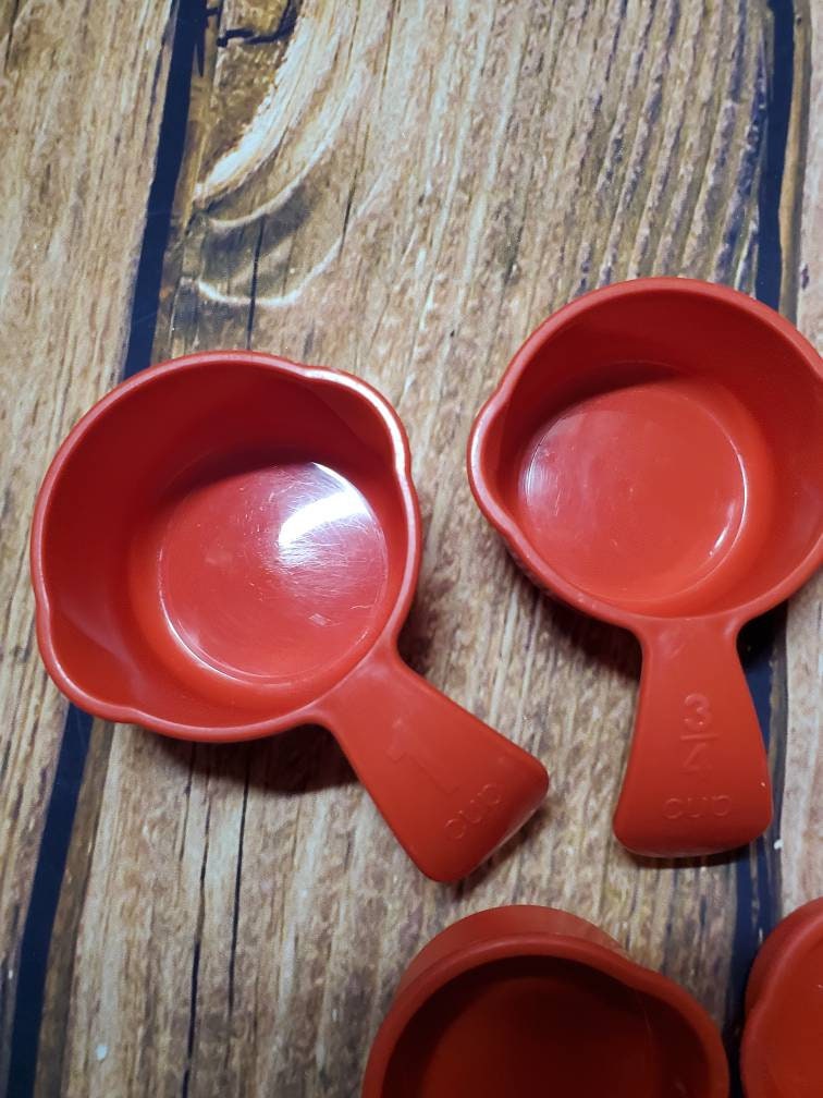 Tupperware Measuring Mates Cups and Spoons Set Chili Red measuring cups