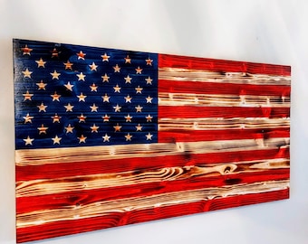 Bandera estadounidense patriótica carbonizada: arte mural de madera hecho a mano