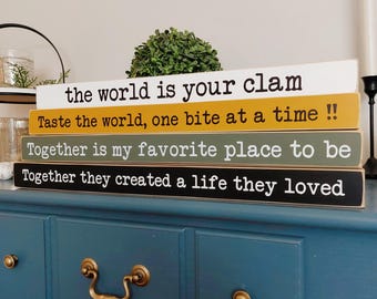 Letrero decorativo de madera pintado a mano y personalizado para estantes: decoración rústica para el hogar.