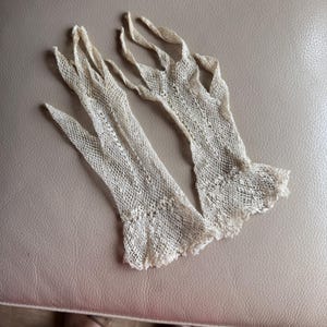 Antique Lace Gloves Antique French Filet Lace Gloves Antique Ladys Gloves Small Gloves Medium Gloves 1900s Bridal Gloves Wedding Gloves