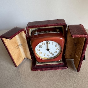 antieke wekker originele kast Victoriaanse wekker Hamleys wekker jaren 1880 wekker jaren 80 antieke klok opwindklok emaille klok
