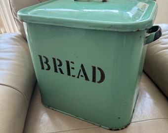 vintage enamel bread bin vintage bread bin vintage kitchen storage 1930s 1940s 1950s Vaseline green kitchenalia green enamel kitchen decor