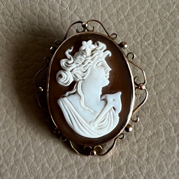 9ct cameo brooch deals