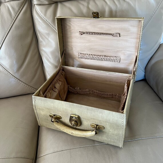 1940s Vanity Case Small Suitcase Train 