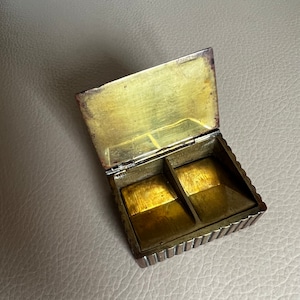 Caja de sellos Titular de sellos Caja de sellos antiguos Caja de sellos de cobre antiguo Titular de sellos antiguos Papelería antigua Escritorio antiguo 1920s 1910s