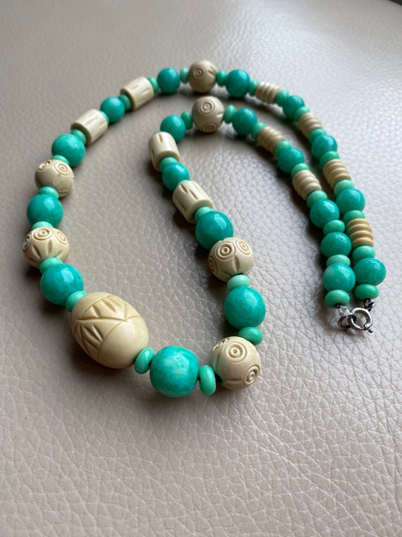 1930/'s Opaline glass necklace