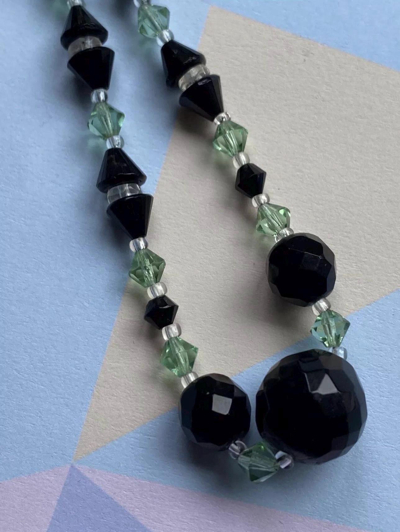 Collier En Perles Noires Et Vert Sapin Vintage, Verre, Style Classique