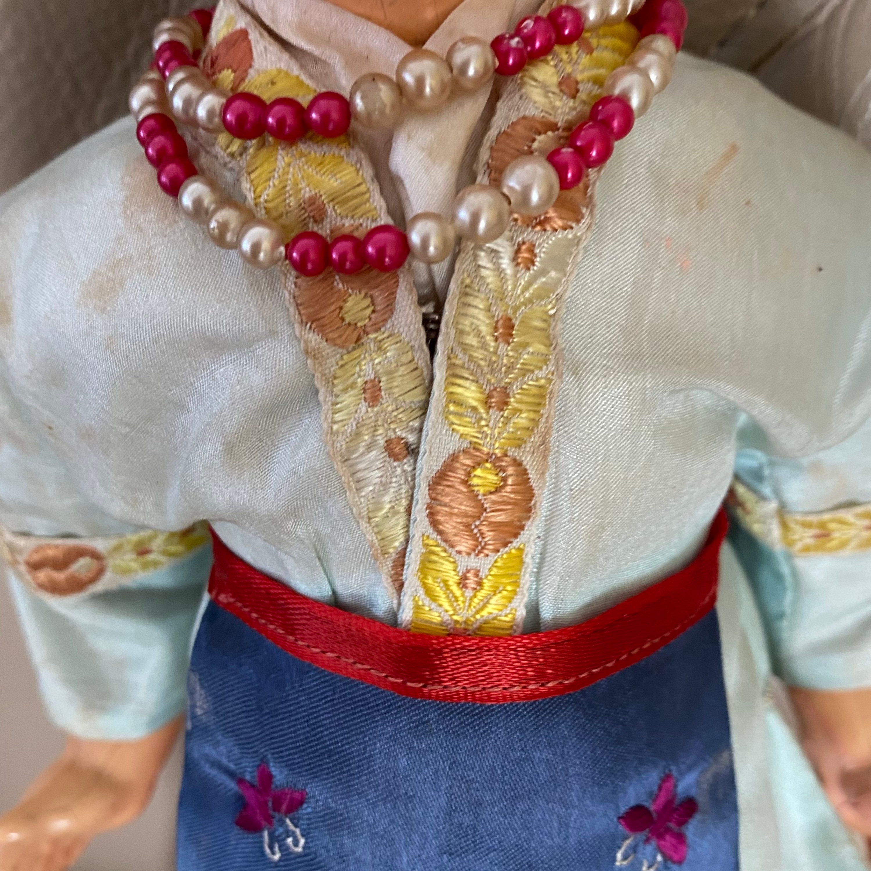 ヴィンテージ 中国服 ビスク(?) ドール アンティーク中国製ビスクドール：1920年代の刺繍入りシルク