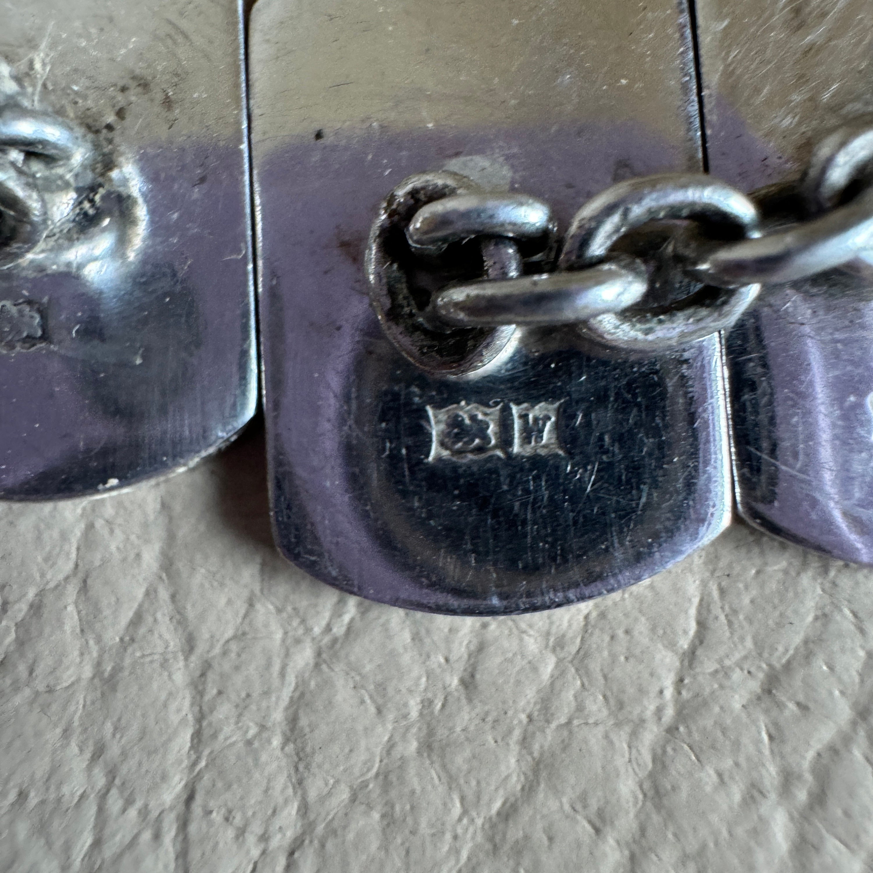 ヴィンテージの刻印入りシルバーカフスボタン：アールデコ調機械加工