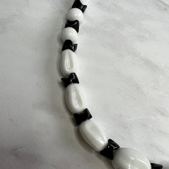 1930s Glass Necklace Black and White Glass Neckla… - image 9