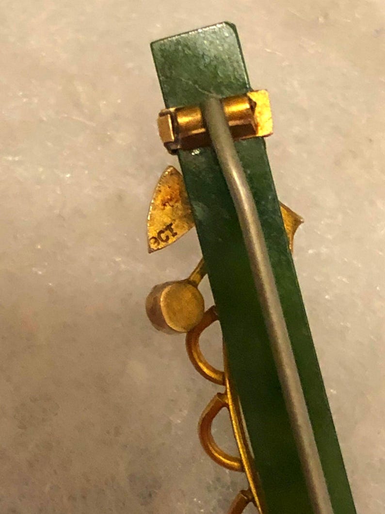 Antique Nephrite Jade 9ct Gold Brooch: Seed Pearls 1880s, 1890s, Victorian pin image 3
