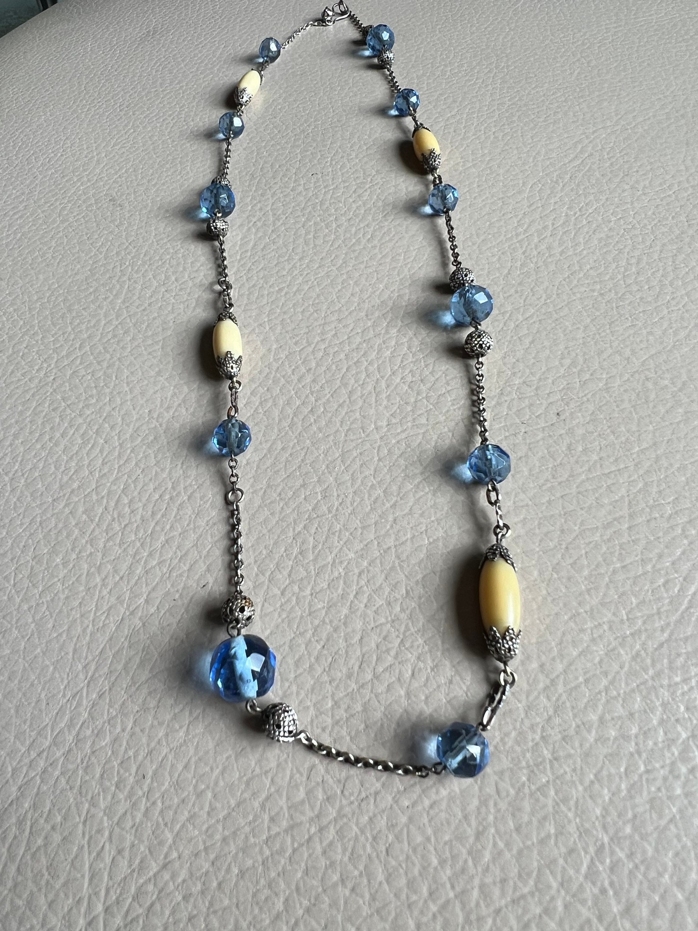 Collier Ancien En Perles De Verre Bleues Graduées – Occasion, état Bon – Longueur Ajustable, Style Vintage