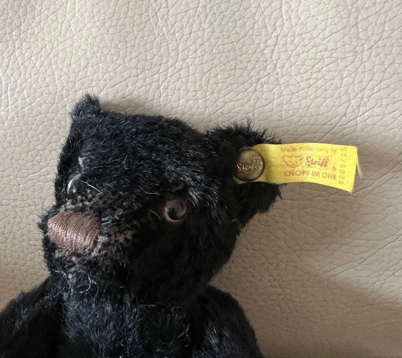 Mercedes-Benz × Steiff 
キーリング テディベア サクラ Genuine Mercedes Benz Steiff racing suit stuffed toy teddy