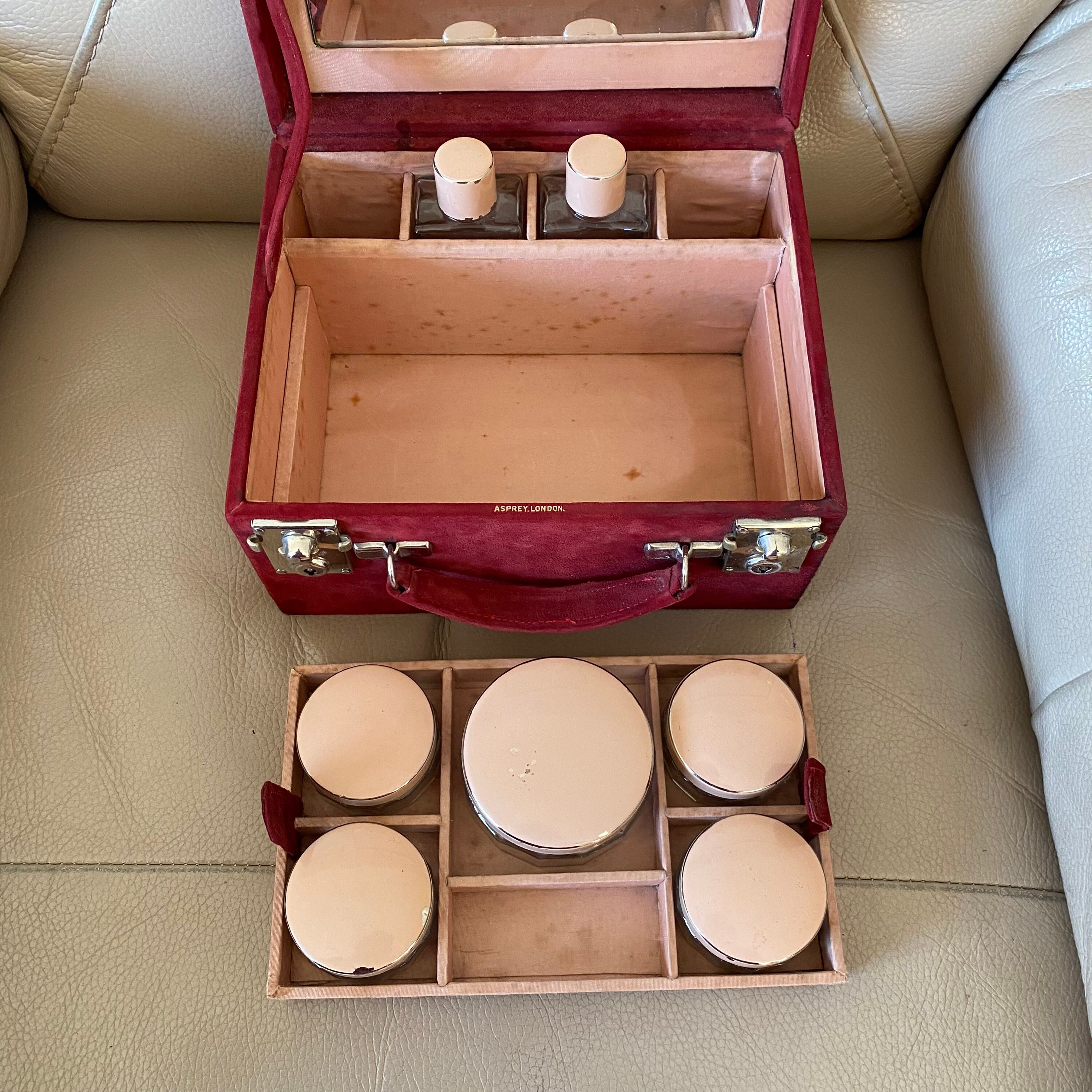 Asprey ギフトボックス Vintage Asprey Vanity Box: Red Suede Travel Case, Freestanding