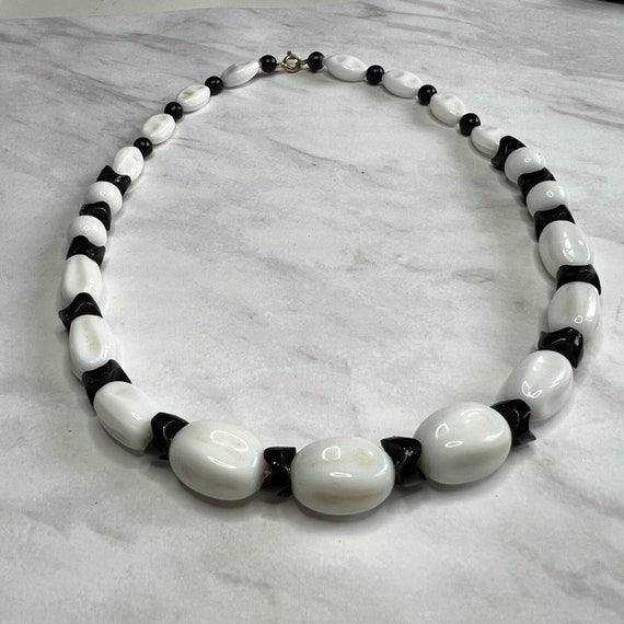 1930s Glass Necklace Black and White Glass Neckla… - image 5