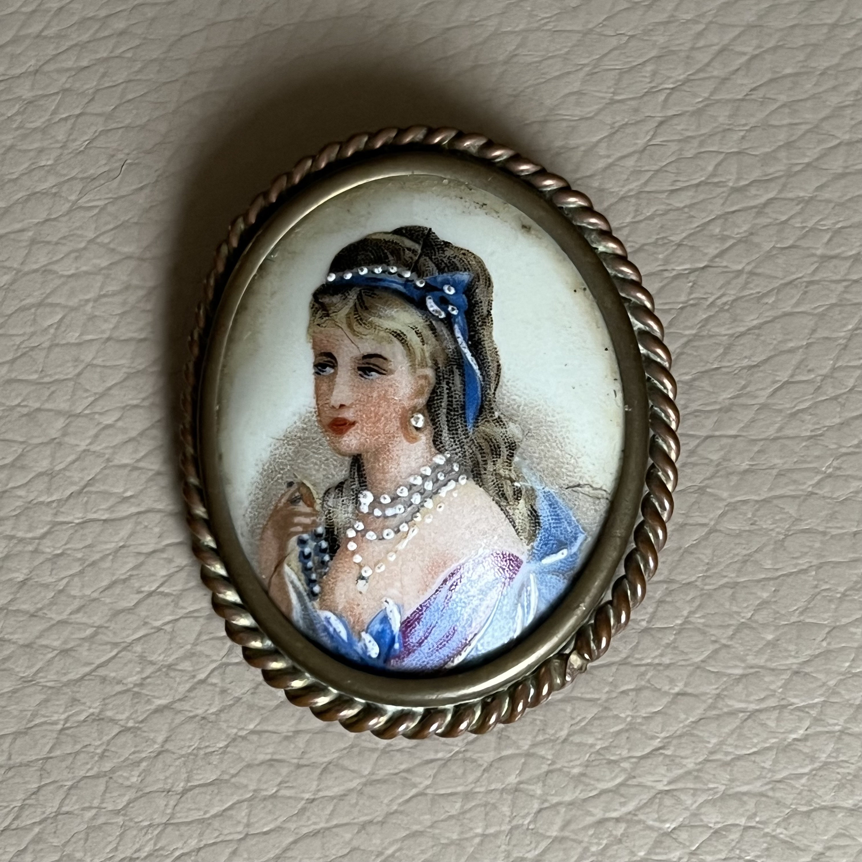 Vintage Peint Main Limoges Blue And White Round Porcelain