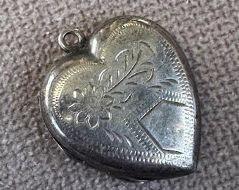 Silver Heart Locket Vintage Silver Locket Photo Locket Sweetheart Pendant Silver Pendant Silver Heart Pendant Etched 1940s Vintage Photos