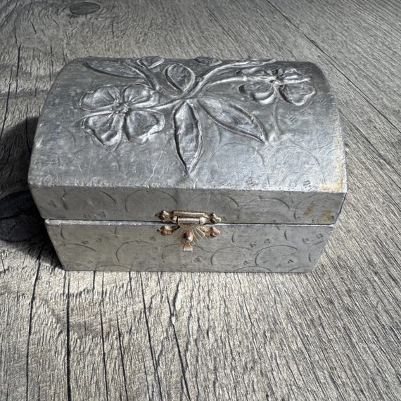 Vintage Hammered Pewter Floral Jewelry Box - 1960s Trinket Box - Etsy