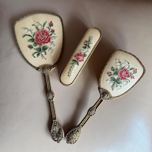 1950er Jahre Petit Pointe Waschtisch Set: Vintage Handspiegel und Bürsten