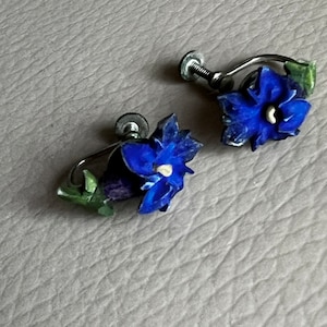 Vintage screw on earrings screw back earrings 1950s celluloid earrings Swiss Austrian floral earrings blue earrings gentian earrings 1940s
