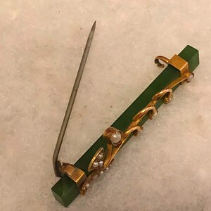 Antique Nephrite Jade 9ct Gold Brooch: Seed Pearls 1880s, 1890s, Victorian pin image 2