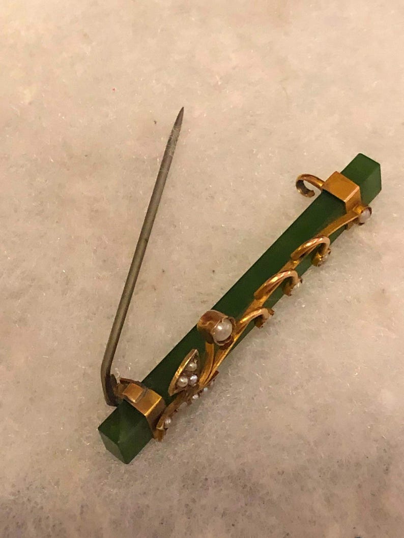 Antique Nephrite Jade 9ct Gold Brooch: Seed Pearls 1880s, 1890s, Victorian pin image 2