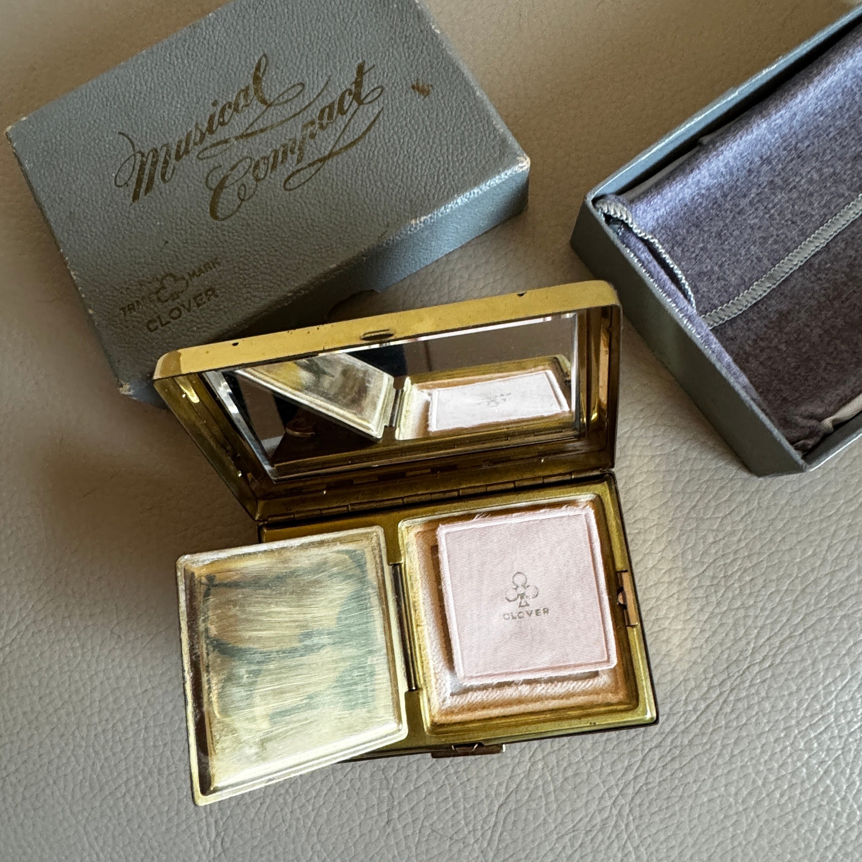 1950s ✨ 英国アンティーク パウダーコンパクト 1950s✨ 英国 アンティーク パウダーコンパクト