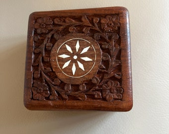 ヴィンテージ 中国 ウッドジェイド 彫刻 フラワー ジュエリー ボックス ケース ヴィンテージ 中国 ウッドジェイド 彫刻 フラワー ジュエリー