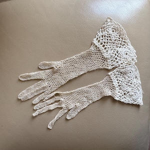 Crochet White Gloves Vintage Crochet Gloves Confirmation Gloves Bridesmaid Gloves Bridal Gloves Wedding Gloves Small Gloves Stretch Gloves