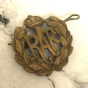 vintage RAF cap badge antique military badge Royal Air Force badge antique badge 1940s badge 1930s badge brass badge vintage RAF badge