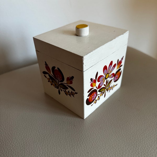 vintage hand painted box 1970s jewellery box vintage trinket box vintage box vintage stationery box iconic design floral vintage jewelry box