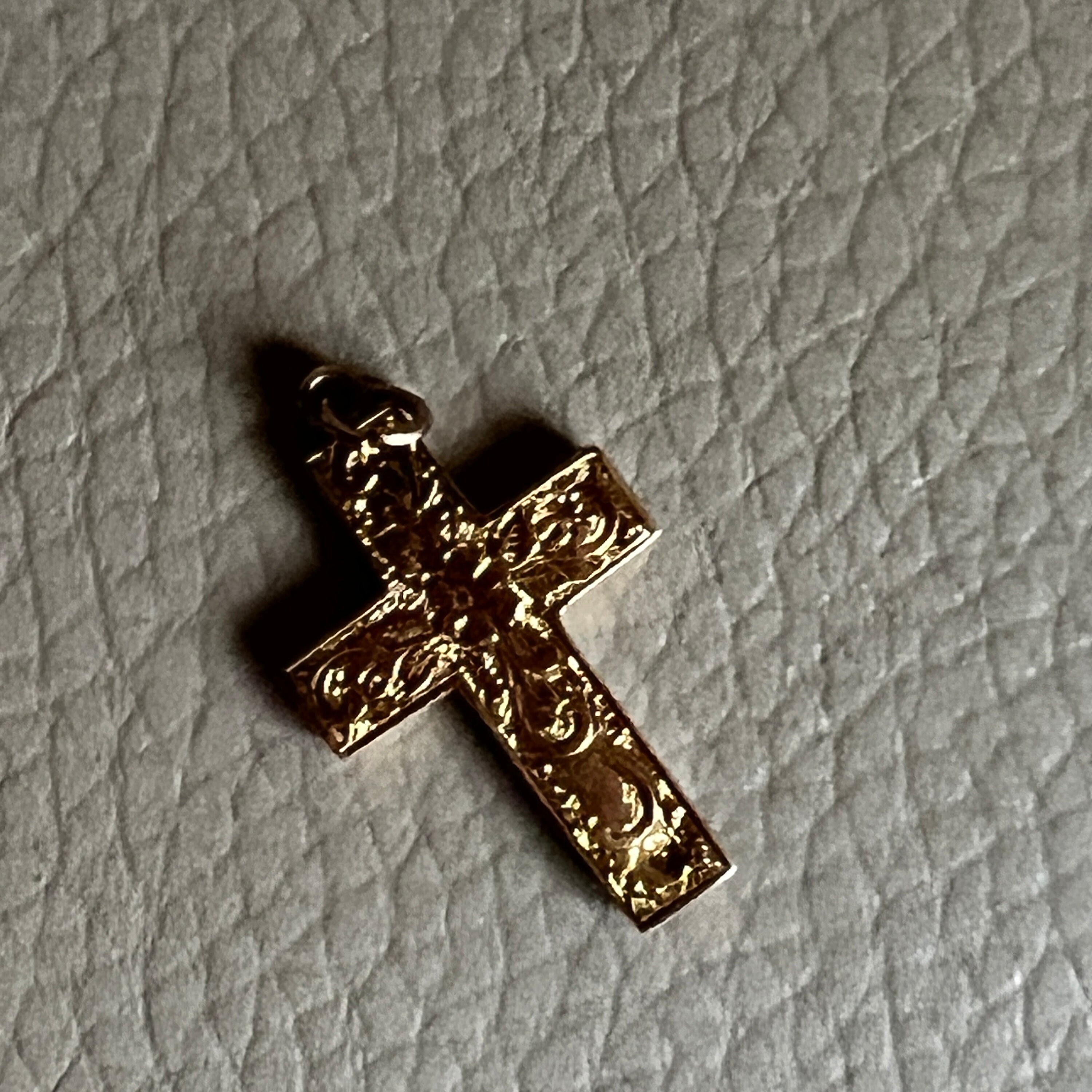 9ct gold deals crucifix