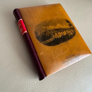antyczna książka poetycka wiersze Roberta Burnsa antyczna książka poetycka Mauchlinware książka poezji Burnsa książka poezji wiktoriańskiej antyczna książka oprawiona w skórę