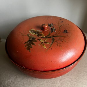 antique Japanese red lacquer lidded bowl hand painted antique rice bowl antique lidded box antique box 1920s 1930s Japanese box bonbon dish
