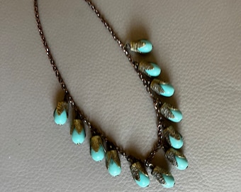 Collar babero antiguo de celuloide turquesa de estilo neoegipcio, década de 1920