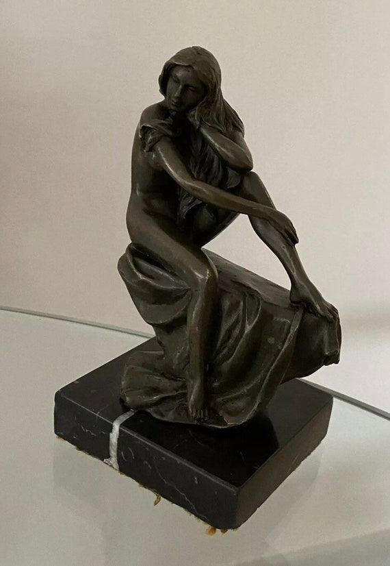 大理石台座にミロの署名入りブロンズ裸婦像 - Etsy 日本