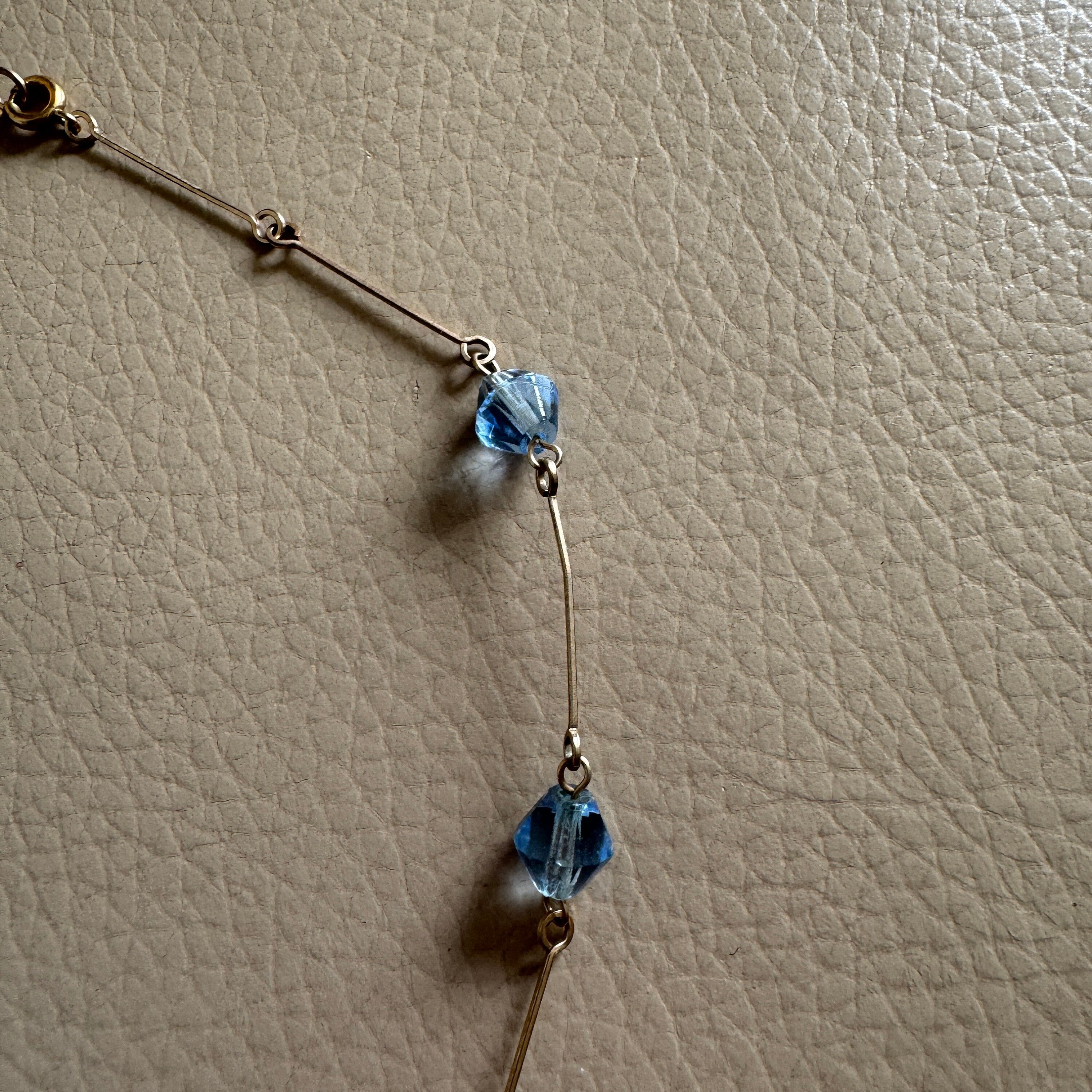 Collier Vintage Années 70 - 30 Perles En Pâte De Verre Bleue - Occasion Porté