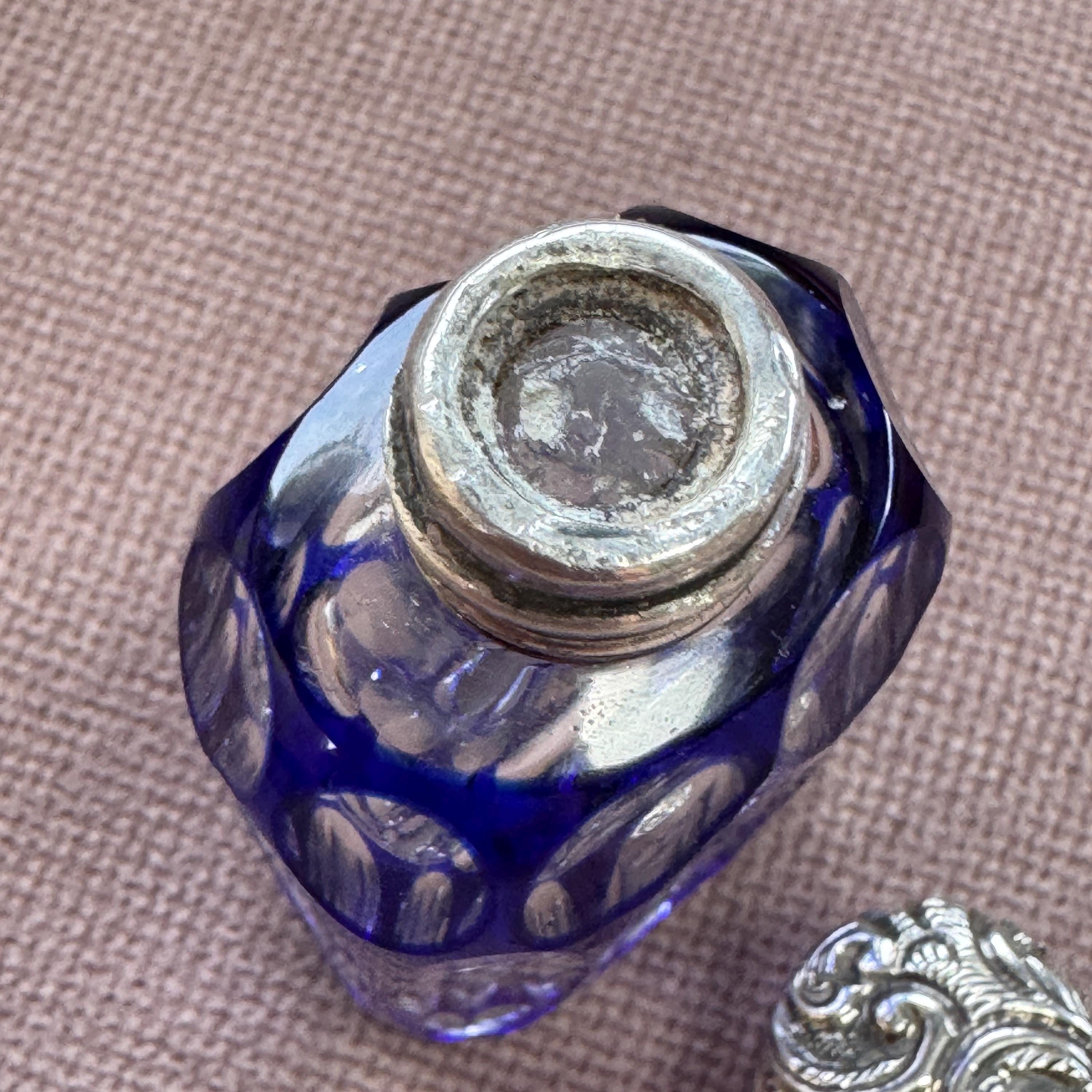 透ける　琥珀？ 珍しい小瓶　アンティーク　香水瓶　骨董品 透ける 琥珀？ 珍しい小瓶 アンティーク 香水瓶 骨董品 【公式通販】