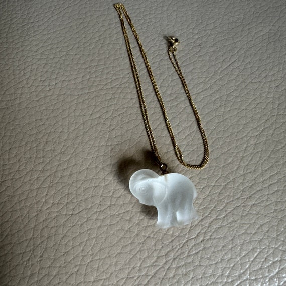 Vintage 9ct Gold Necklace: Opalescent Glass Elephant Pendant, 18in Chain