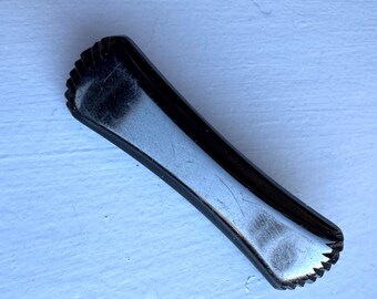 Antike geschnitzte Whiby Jet Brosche - viktorianischer Trauerschmuck