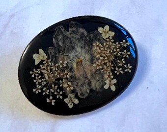 Dried Flower Brooch Vintage Brooch 1970s Brooch  Retro Brooch Hand Crafted Brooch Oval Brooch Dried Flower Pin Pansy Brooch Floral Brooch