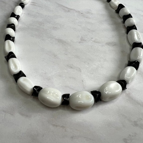 1930s Glass Necklace Black and White Glass Neckla… - image 2