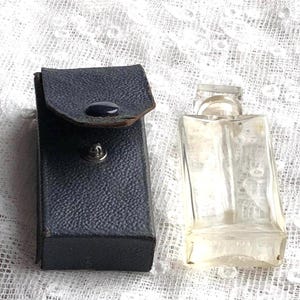 Antique Perfume Bottle Leather Case French Perfume Bottle in Case 1920s Glass Perfume Bottle with Dropper Le Numero Cinq Molyneux Paris