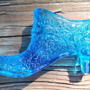 Vintage Blue Granny Boot Daisy and Button 6" L x 1 3/4" W x 2 3/4" Turquoise/Aqua Blue