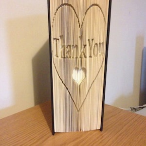 Gracias en corazón cortar y doblar el patrón de arte del libro