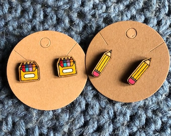 Ohrringe in Schulform, Lehrerohrringe, Bleistiftohrringe, Buntstiftohrringe, Bleistiftstecker, Buntstiftstecker, Ohrringe in Buntstiftform