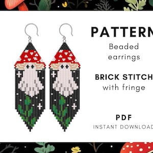 Puede incluir: Un patrón para pendientes de cuentas con un diseño de seta. Los pendientes están hechos con punto de ladrillo con flecos. El diseño presenta una tapa de seta roja y blanca, una figura fantasmal blanca y un fondo negro con hojas verdes y estrellas blancas. El texto en la imagen dice "PATTERN Beaded earrings BRICK STITCH with fringe PDF INSTANT DOWNLOAD".