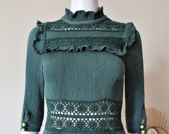 Vintage green prairie maxi dress with crochet lace details pie crust collar and ruffle bib front 1970s 70s 1980s 80s
