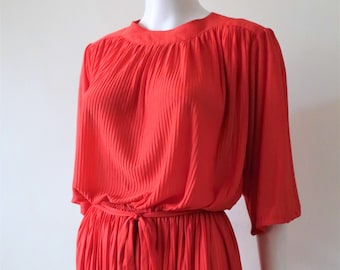 Vintage H&M Hennes Mauritz light red coral poppy pleated midi dress with elasticated waist and belt Princess Diana style 1970s 70s 1980s 80s