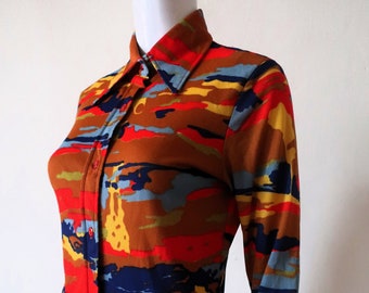 Blusa stretch vintage mimetica con ampio colletto a punta anni '70 '70